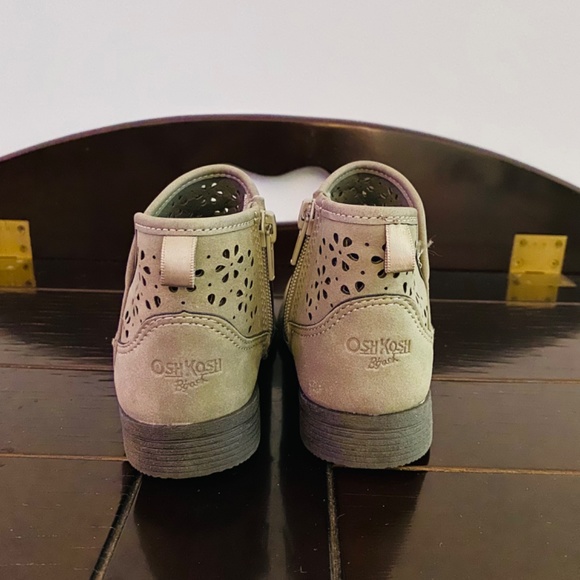 Oshkosh B’gosh toddler booties, size 8, color gray - Picture 4 of 6